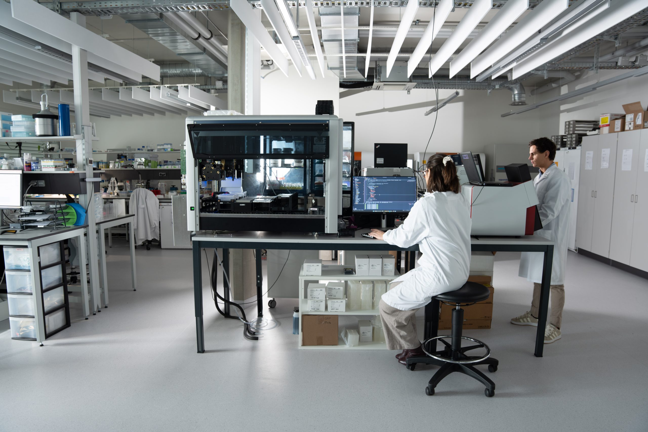 NEVESO works hands-on for your laboratory's robotics strategy and implementation.